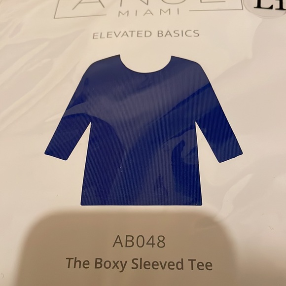 A’nue Miami Boxy 3/4 sleeved tee
(NWT) in Electric (Blue). Size LI (XL) - Picture 2 of 4